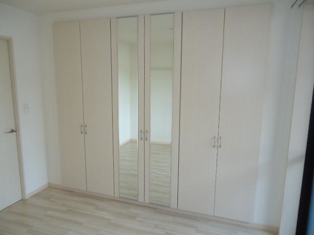 収納　写真は反転のお部屋です