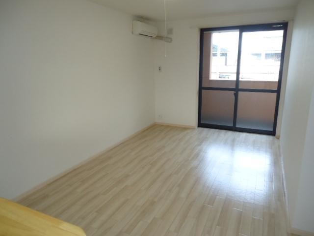 居室・リビング　写真は反転のお部屋です