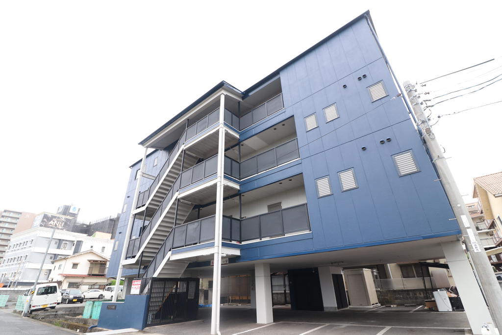 建物外観　１Ｆ駐車場スペースです。