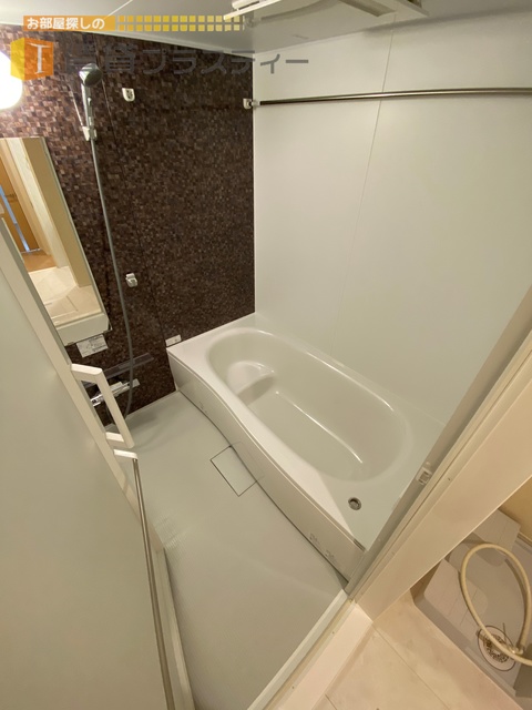 バス・シャワールーム　足を伸ばせる一坪タイプ