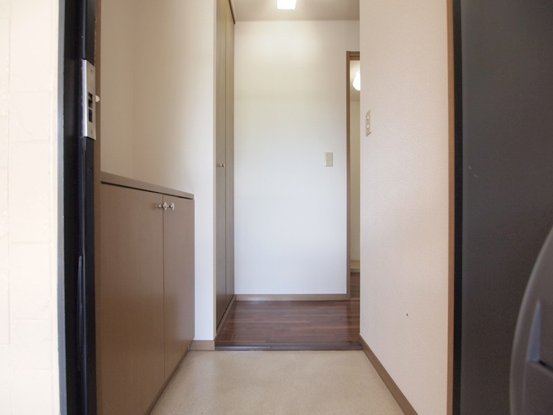 玄関　※別号室写真の為、現況優先