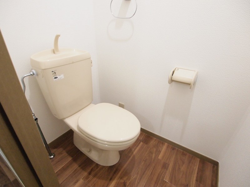 トイレ　※別号室写真の為、現況優先