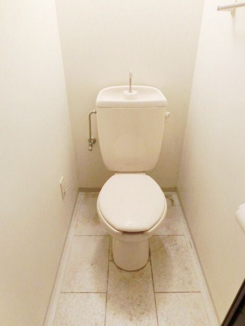 トイレ　トイレはシンプルですね。