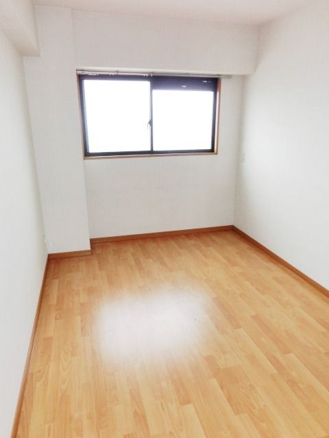 その他　寝室も明るいです。