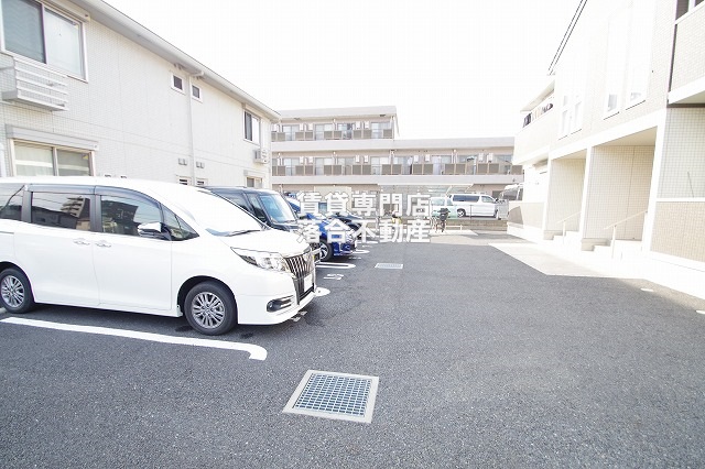 駐車場　敷地内駐車場完備