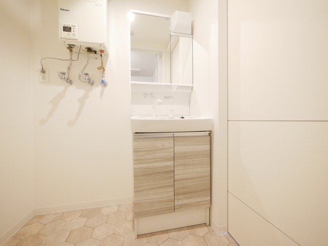 洗面設備　シャワー付きです♪