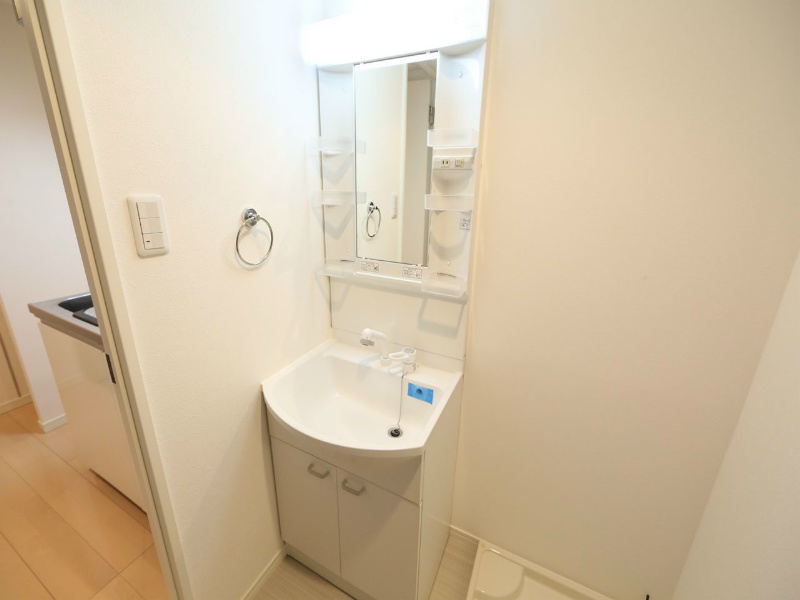 洗面設備　脱衣所　独立洗面台（シャンプードレッサー付）