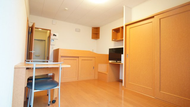 居室・リビング　明るいお部屋であこがれの一人暮らし