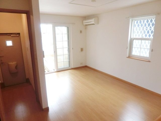 その他部屋・スペース　南東向きで日当たり良好です。