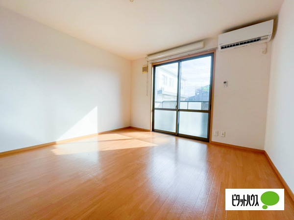 居室・リビング　別室写真です