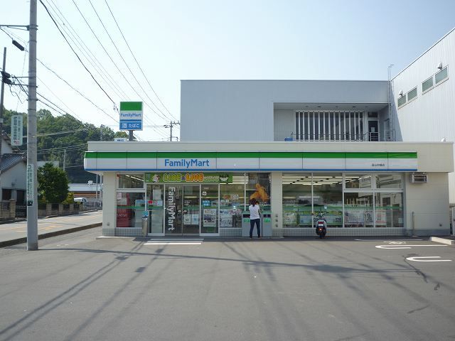 コンビニ　ファミリーマート（コンビニ）まで500m