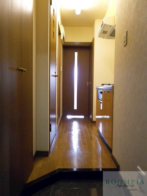 玄関　※同タイプの別のお部屋です。