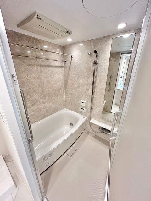 バス・シャワールーム　追焚・浴室乾燥機能付