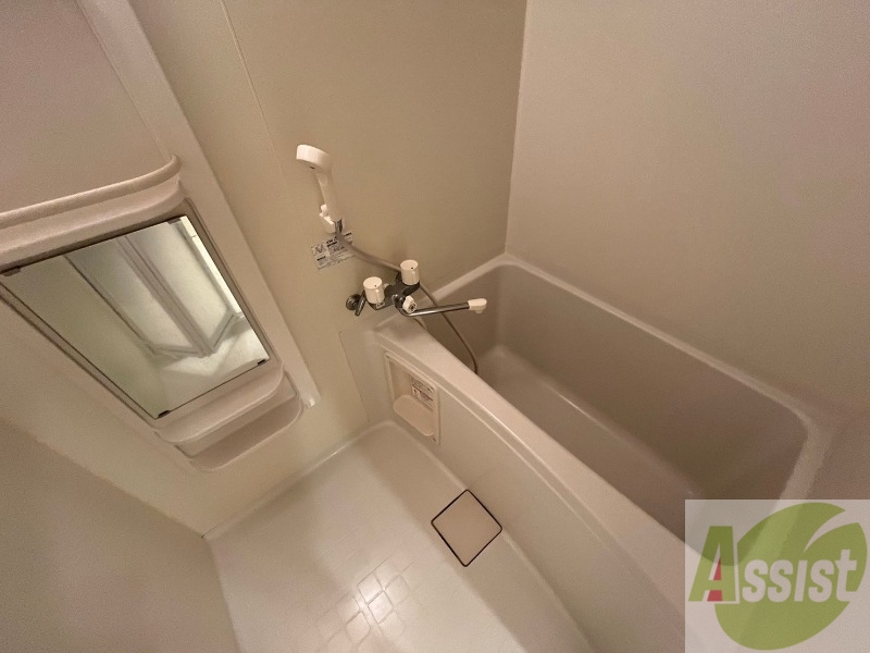 バス・シャワールーム　お風呂になります。一日の疲れを癒してくださいね。