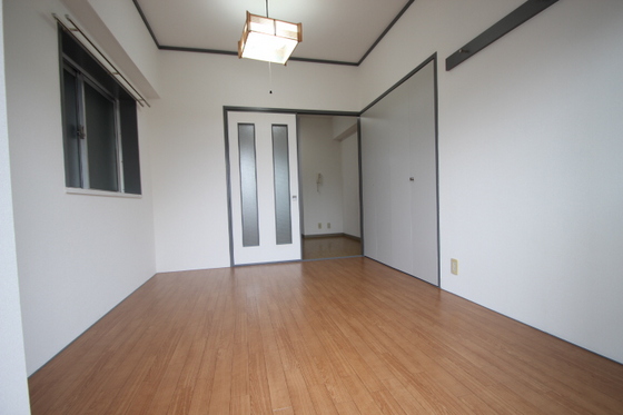 居室・リビング　※他号室の写真です