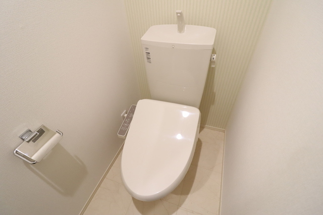 トイレ　温水洗浄暖房便座