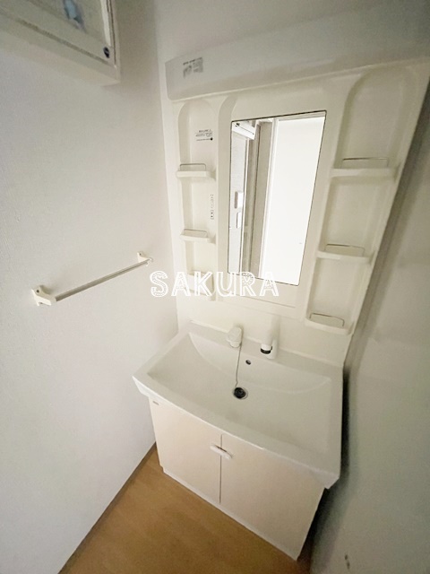 洗面設備　身支度に欠かせない独立洗面台♪