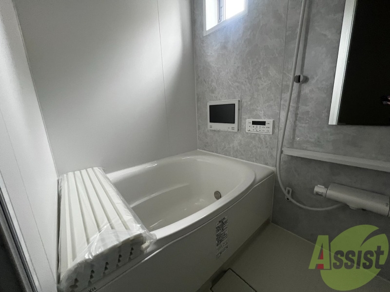 バス・シャワールーム　落ち着いたデザインの浴室。ゆったりできそうです。