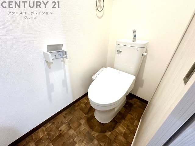 トイレ　温水洗浄便座付きのトイレです♪
