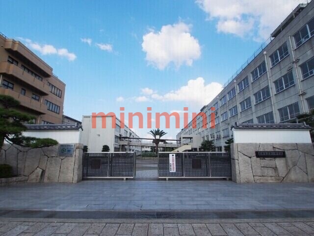 中学校　高槻市立第一中学校（中学校）まで342m