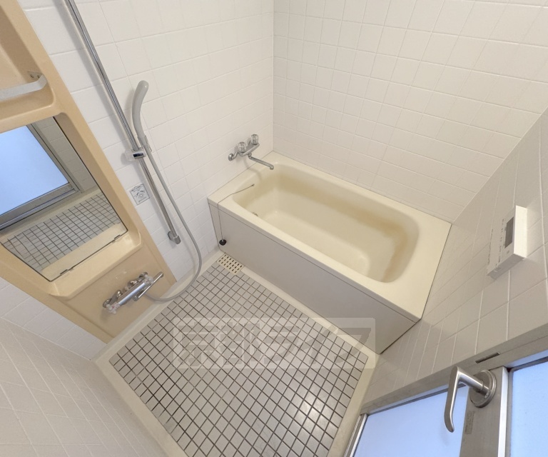 キッチン　広々キッチンにリビング付きです。