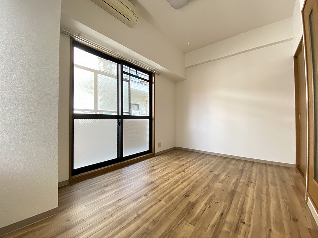 その他部屋・スペース　広くて明るい寝室