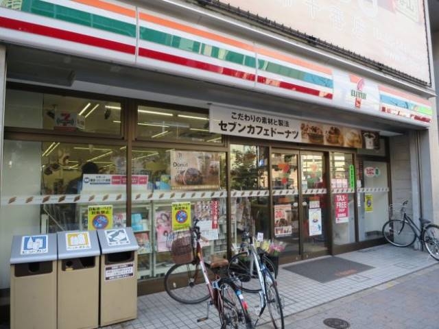 コンビニ　セブンイレブン麻布十番駅前店（コンビニ）まで98m