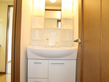 洗面設備　忙しい朝にうれしい洗髪洗面化粧台付♪