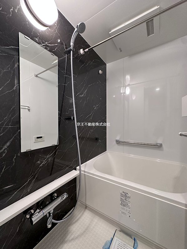 バス・シャワールーム　浴室乾燥機、追い焚き機能付きオートバス