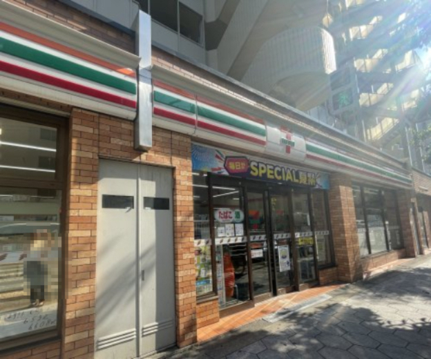 コンビニ　セブン-イレブン 大阪西本町２丁目店（コンビニ）まで306m