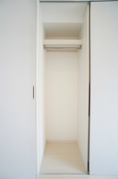 その他　ハンガーポール付のクローゼット