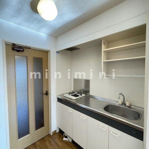 キッチン　※写真は別号室のものですので現状優先とさせていただきます