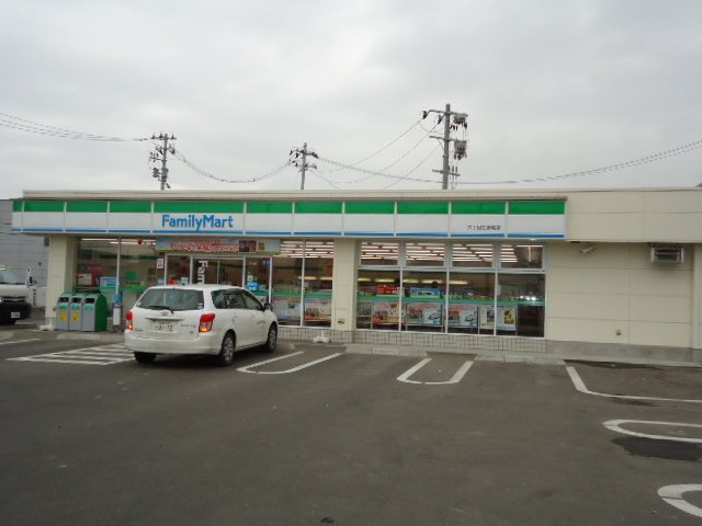 その他　ファミリーマート六丁目左近堀店（その他）まで1275m