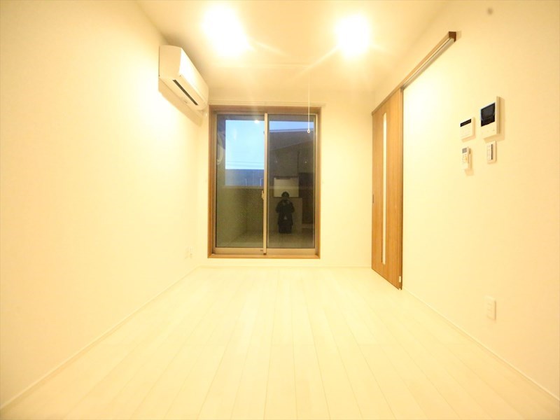 バルコニー　ＬＤＫ10.7帖　エアコン完備　バルコニー　同仕様写真