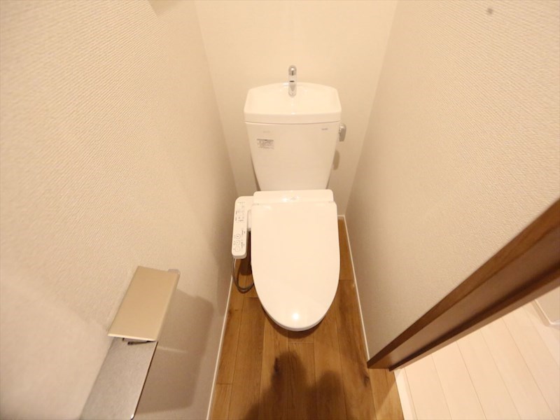 トイレ　温水洗浄暖房便座付トイレ　同仕様写真