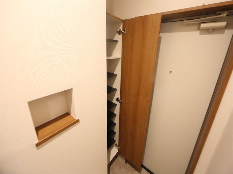 玄関　玄関　シューズボックス付（収納充実してます）　同仕様写真