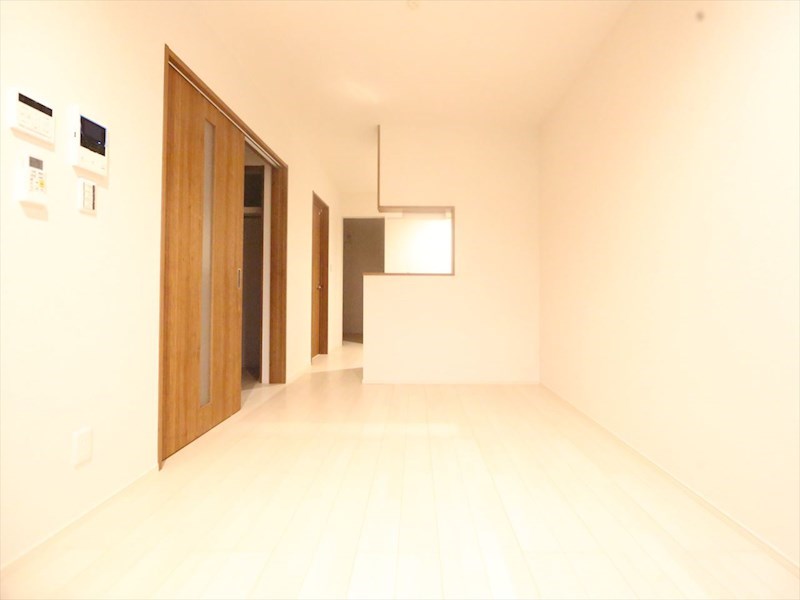 居室・リビング　ＬＤＫ10.7帖　システムキッチン　エアコン完備　同仕様写真