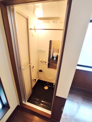 バス・シャワールーム　日々の暮らしに欠かせないお風呂です　別部屋