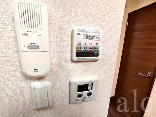 セキュリティ　洗濯物はシャワールームにて。浴室乾燥機付き