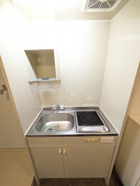 キッチン　※クリーニング前の参考画像です