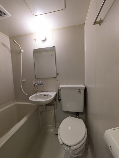 トイレ　ユニットバス※クリーニング前の参考画像です