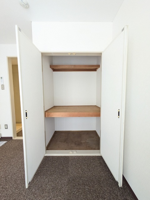 収納　※クリーニング前の参考画像です