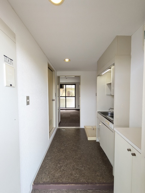 玄関　※クリーニング前の参考画像です