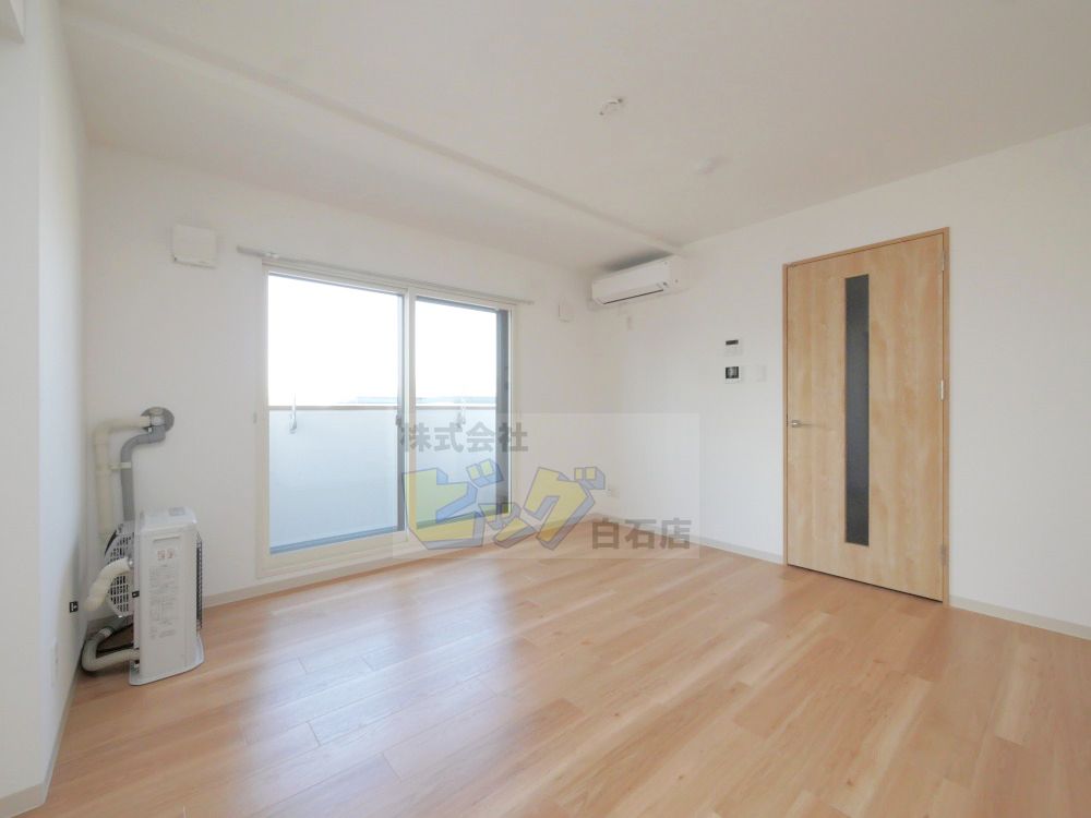 居室・リビング　使いやすい広々としたリビングです♪