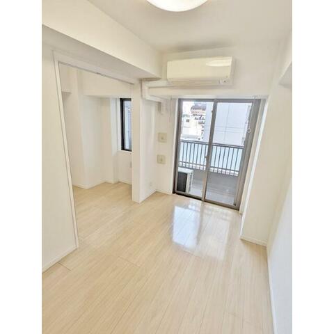 居室・リビング　白基調の洋室♪