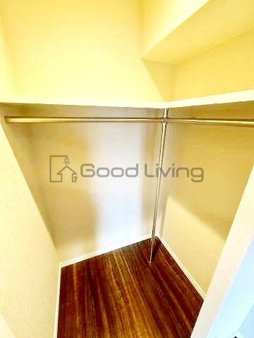 収納　ウォークインクローゼットで大きな荷物もひとまとめにできます♪