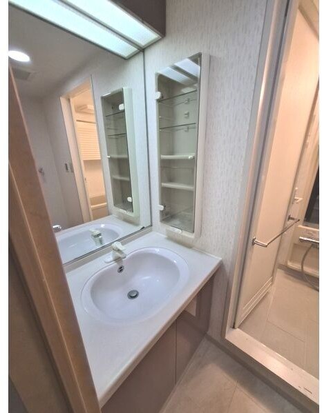 洗面設備　身支度に欠かせない独立洗面台♪