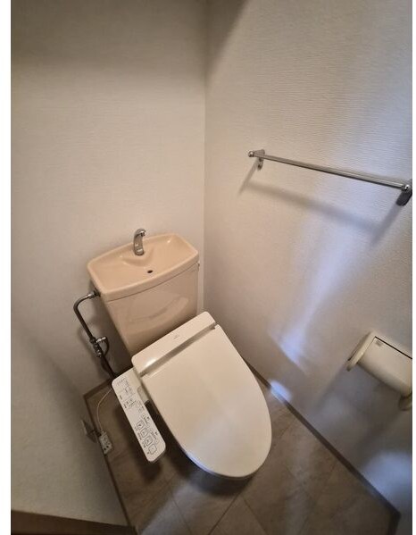 トイレ　嬉しい温水洗浄便座♪