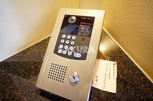 セキュリティ　女性の方でも安心のモニター付きオートロック♪