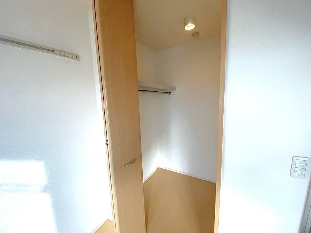 収納　洋室3帖のお部屋にあるウォークインクローゼットです♪たっぷり
